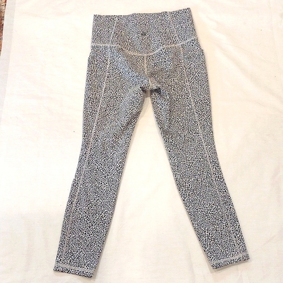 ATHLETA Salutation Stash Pocket 7/8 Textured Tight Size S - Picture 6 of 9